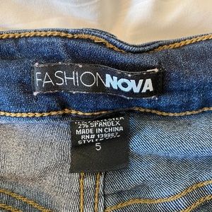 Fashion Nova Jeans (dark wash)